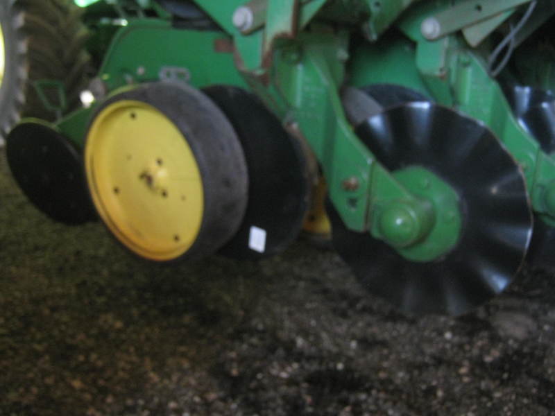 Planting Equipment  John Deere 1780 Planter Photo